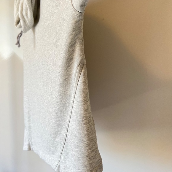 SALE ☘️ CABLE & GAUGE turtleneck 3/4 sleeve sweatshirt in light heather gray - Picture 11 of 14